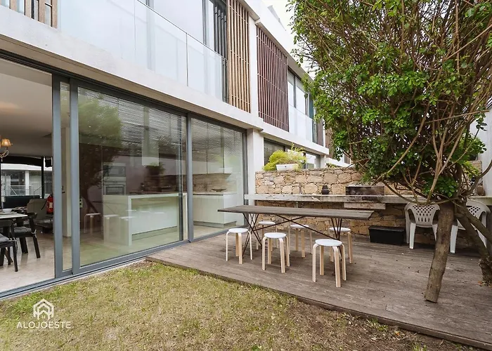 Quaint & Chic Seaside Villa Santa Cruz (Oeste)