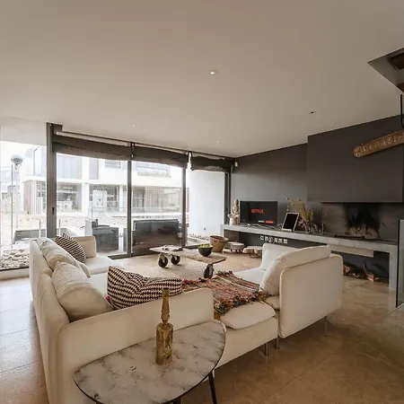 Quaint & Chic Seaside Villa Santa Cruz